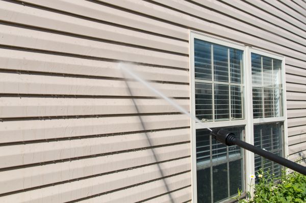 Cost of Vinyl Siding Pressure Washing in Novato