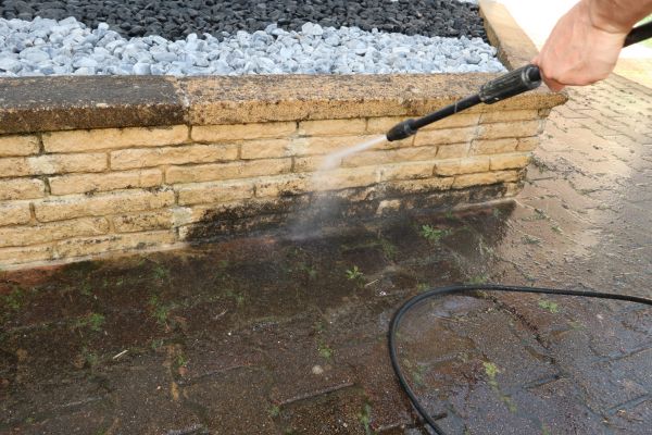 Cost of Retaining Wall Power Washing in Novato